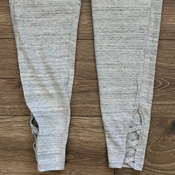 Gap Fit Gray Performance Cotton Capri Leggings Size Medium - Picture 3 of 9